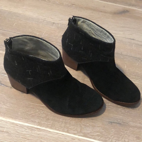 TOMS - Picture 2 of 4